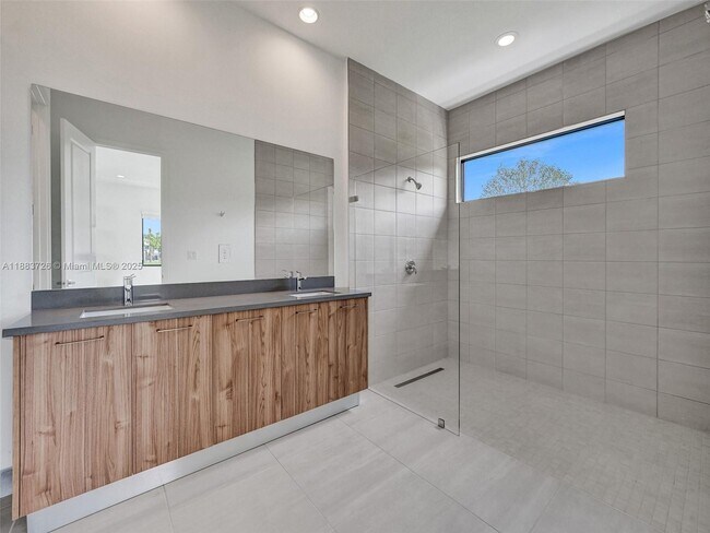 Building Photo - 5736 SW 104th Terrace