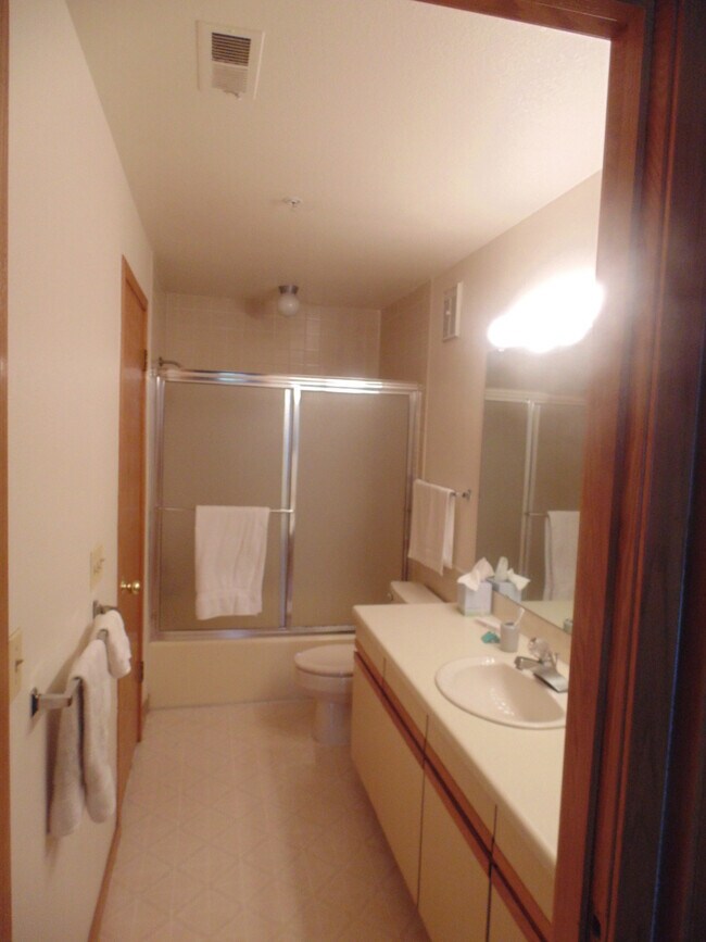 Building Photo - All Inclusive Fully Furnished 2 bed 2 bath in Heart of Downtown Boulder 90 day lease or longer