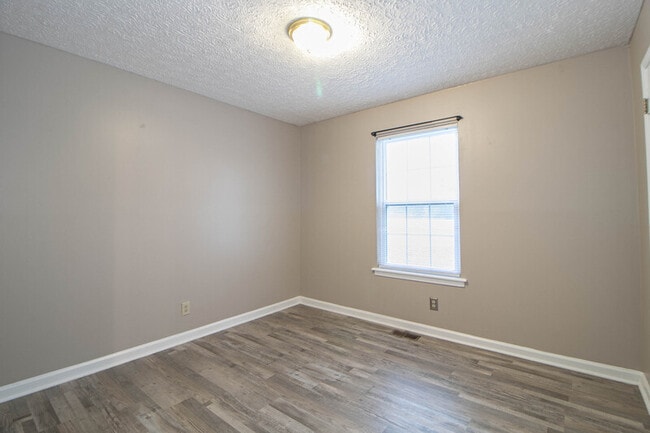 Building Photo - 131 Lillian Dr