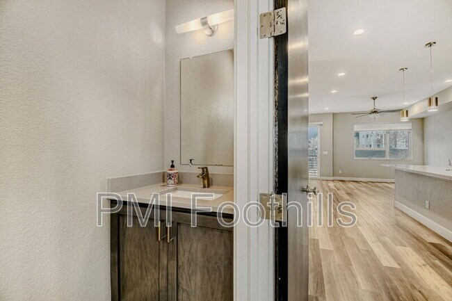 Building Photo - 1611 N Harlan St