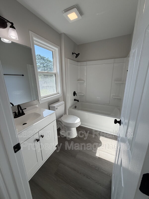 Building Photo - 2036 Harrison Ave