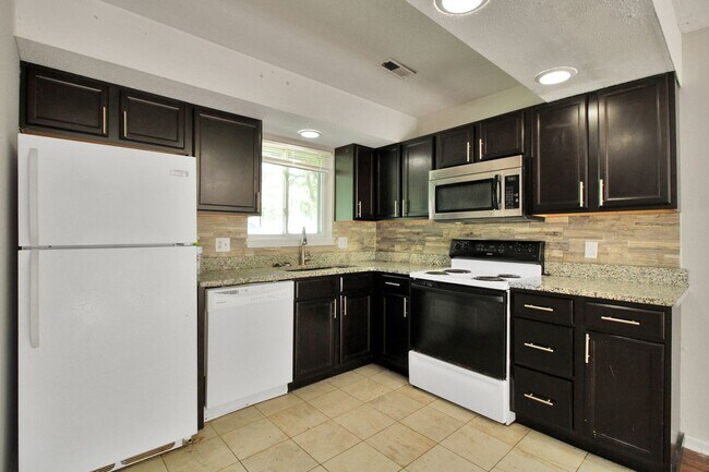 Building Photo - 3918-3920 Rock Quarry Rd