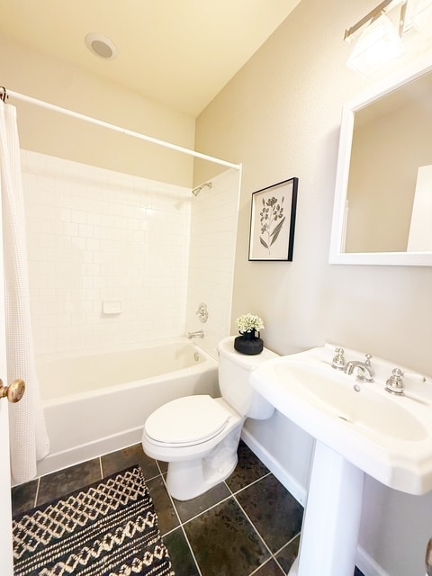 Building Photo - 32 NE Sunset St