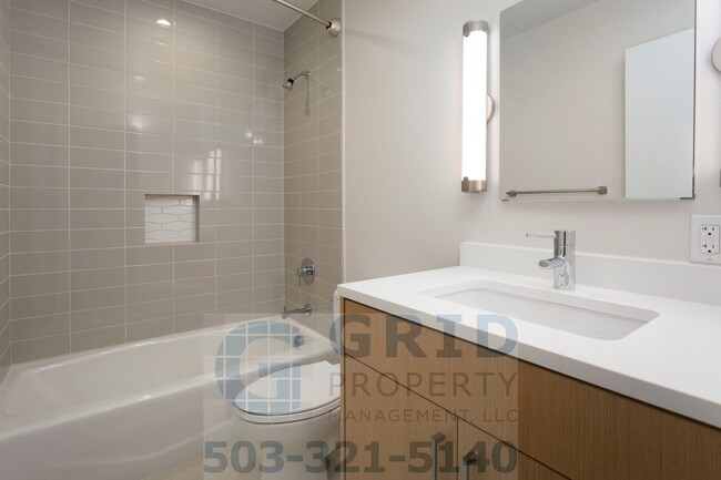 Building Photo - GPM392 - NE Everett St (T1)