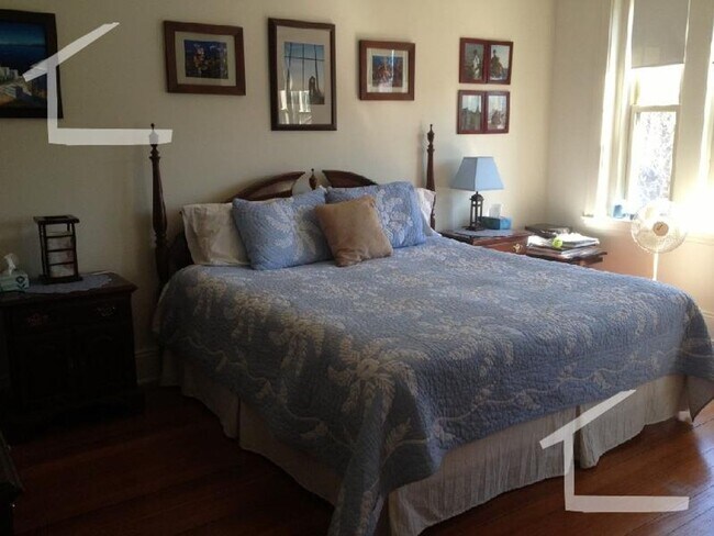 Building Photo - No Brokers fee, Ho Security Deposit, heat,...
