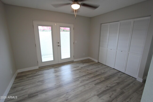 Building Photo - 850 S River Dr