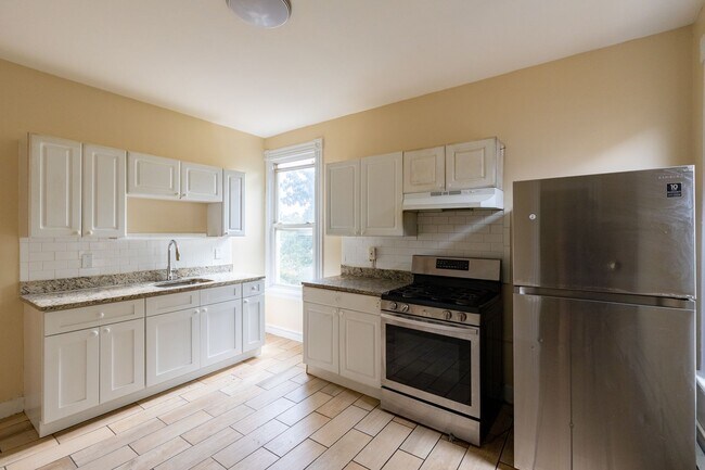 Building Photo - 204 Redmond St
