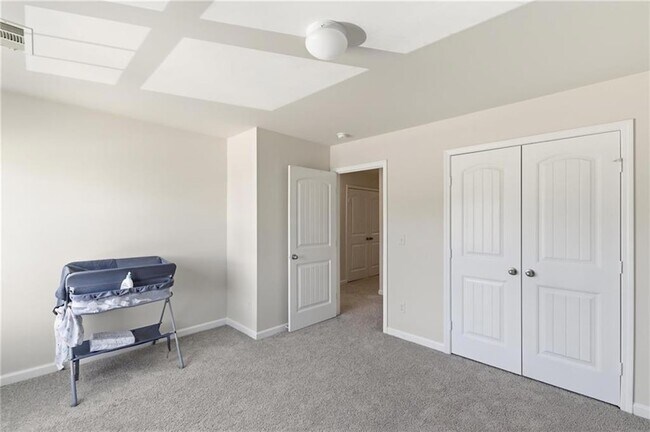 Building Photo - 296 Maple Brook Dr