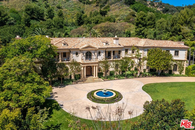 Building Photo - 70 Beverly Park St