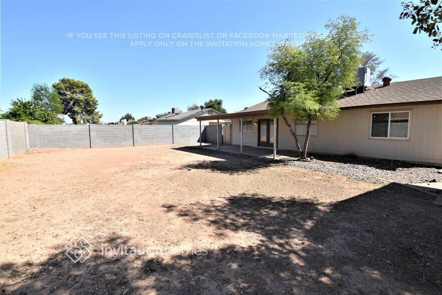 Building Photo - 2340 W Portobello Ave