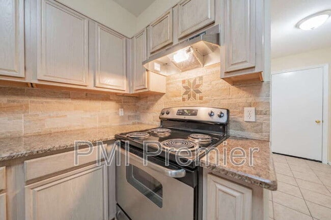 Building Photo - 1175 Meadows Dr