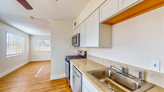 Building Photo - 1304 Rexford Pl