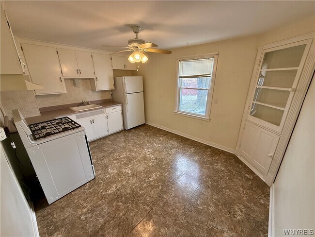 Building Photo - 125 Beryl Dr