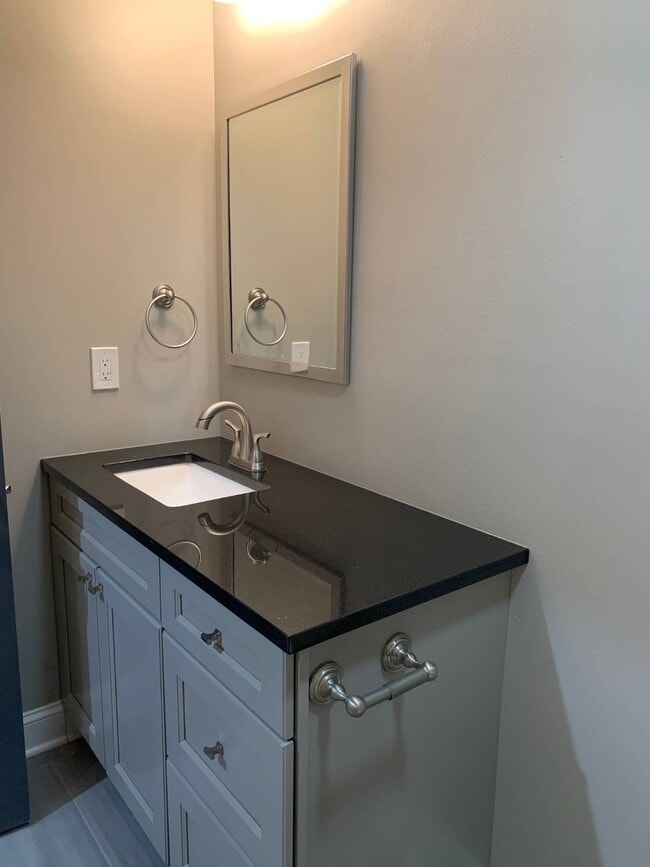 Building Photo - 29 Elk St