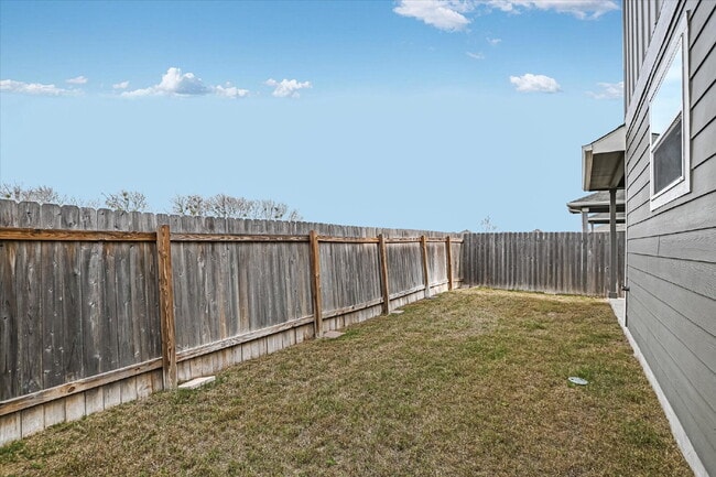 Building Photo - "Spacious 4-Bed, 3-Bath Manor Gem on Meachum Lane - 2487 Sq Ft of Comfort!"