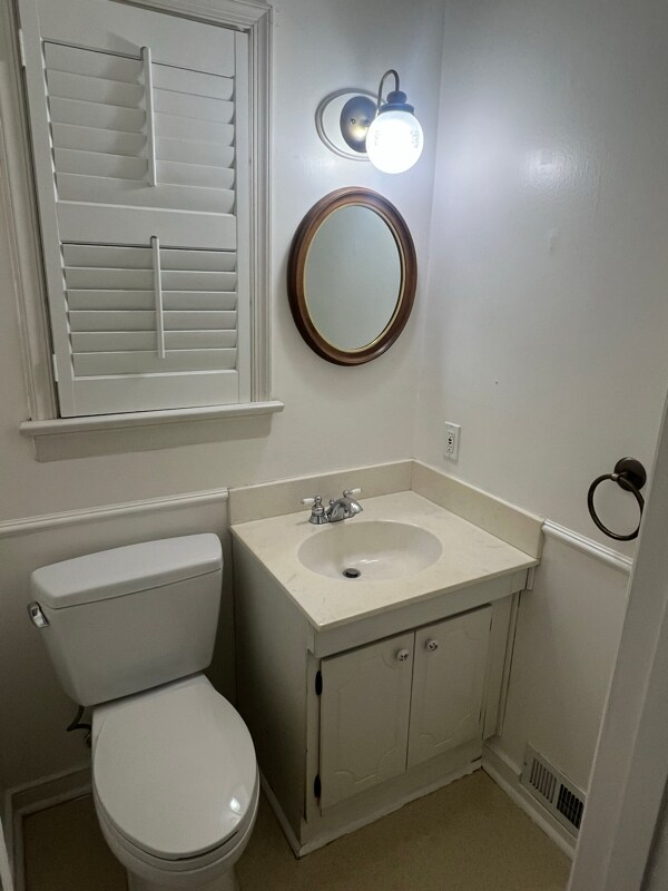 Building Photo - 9201 Woodlake Dr