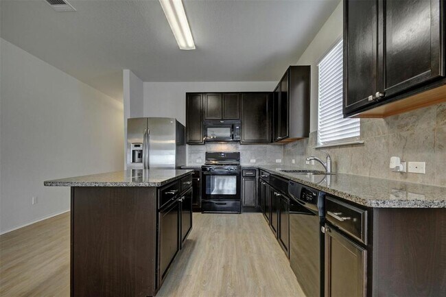 Building Photo - 195 Sundown Ave