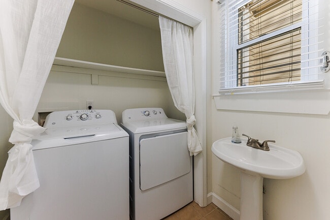 Building Photo - 613 McGruder St NE