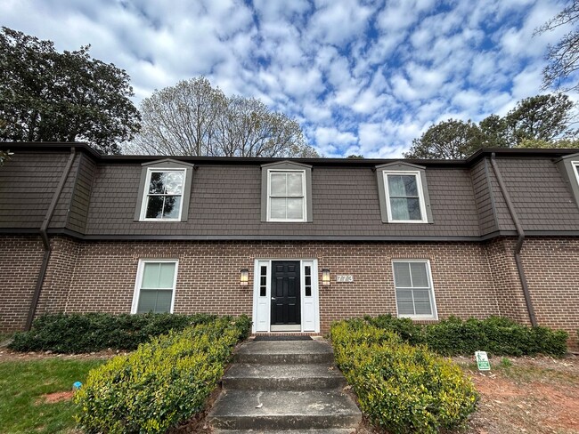 Druid Hills Hidden Gem! 2 Bed-2Bath, Hard... - Druid Hills Hidden Gem!  2 Bed-2Bath, Hard...