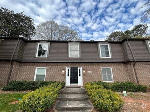 Building Photo - Druid Hills Hidden Gem!  2 Bed-2Bath, Hard...