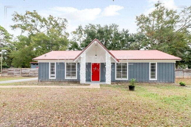 Primary Photo - Newly Renovated 3 Bed 2 Bath Home in Theodore!