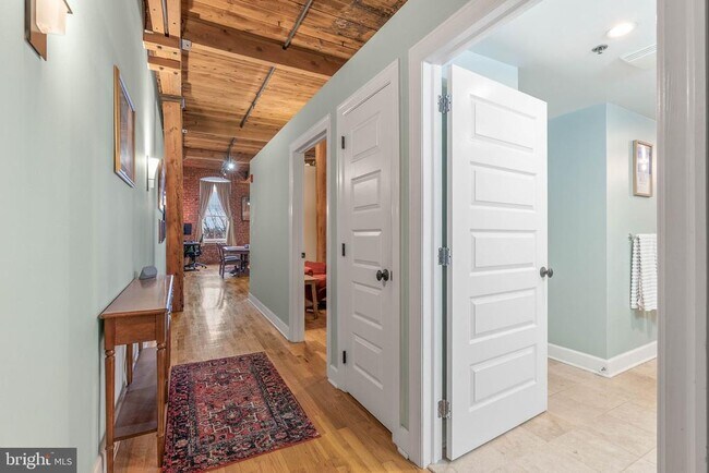 Building Photo - 2551 Trenton Ave