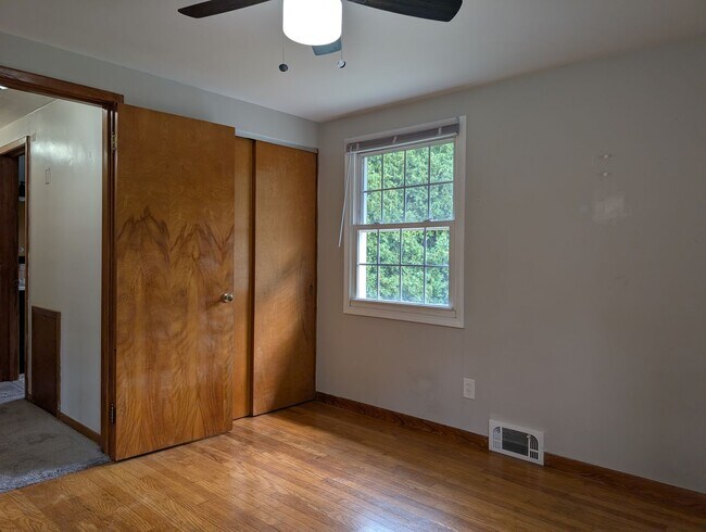 Building Photo - 8983 Highland Dr