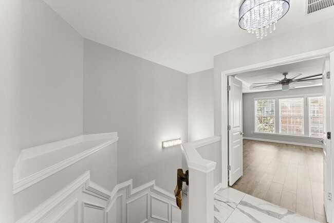 Building Photo - 2876 Overlook Way NE