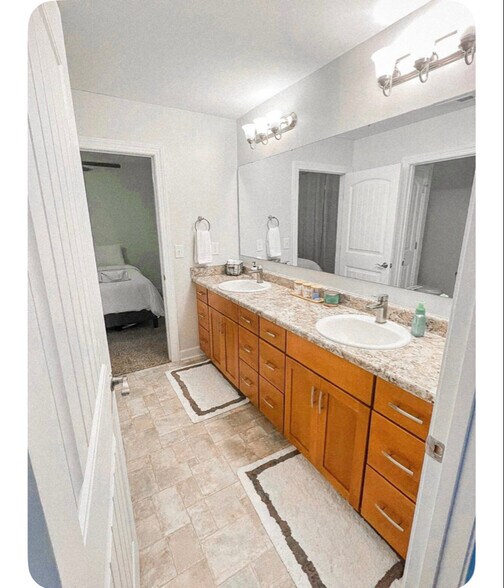 Building Photo - 135 Kingswood Cir