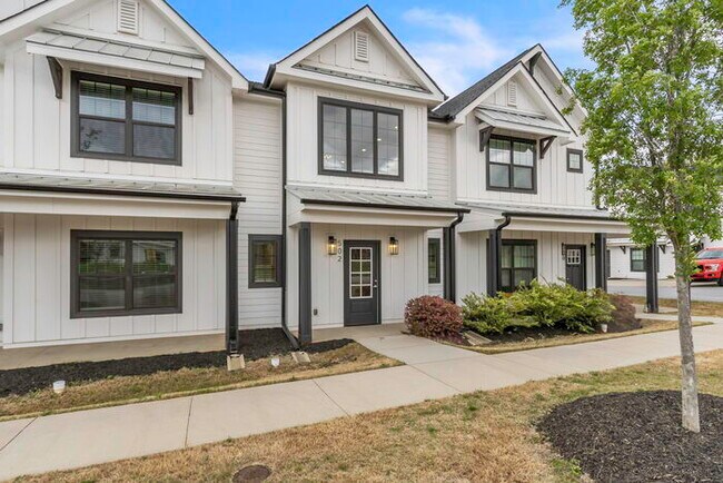 Primary Photo - Modern 2 Bedroom Townhome on the Swamp Rab...