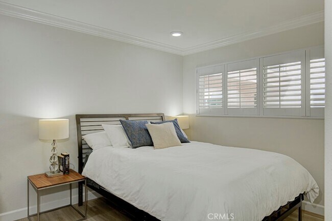 Building Photo - 5500 Paseo Del Lago W