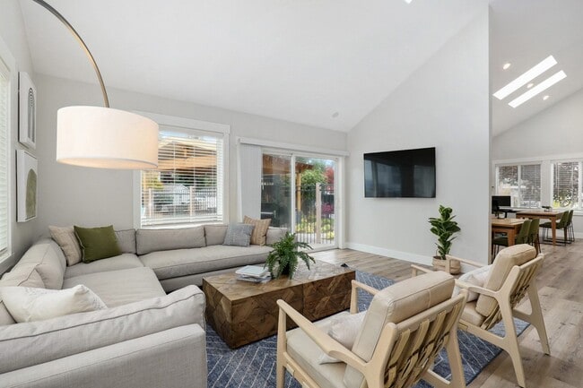 Building Photo - The Lakehouse