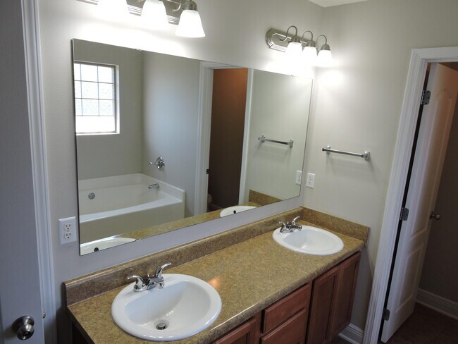 Building Photo - 4642 Hermosa Rd