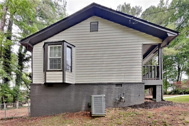 Building Photo - 798 Brownlee Ln