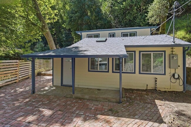 Building Photo - 2836 Kilkare Rd