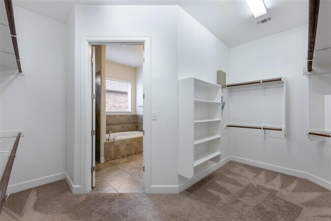 Building Photo - 3043 Hidalgo Loop