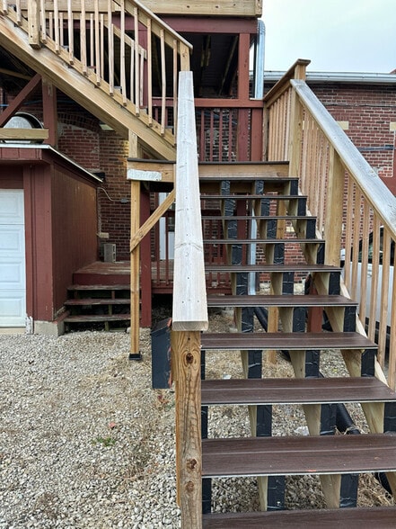 Primary Photo - 456-458 Main St