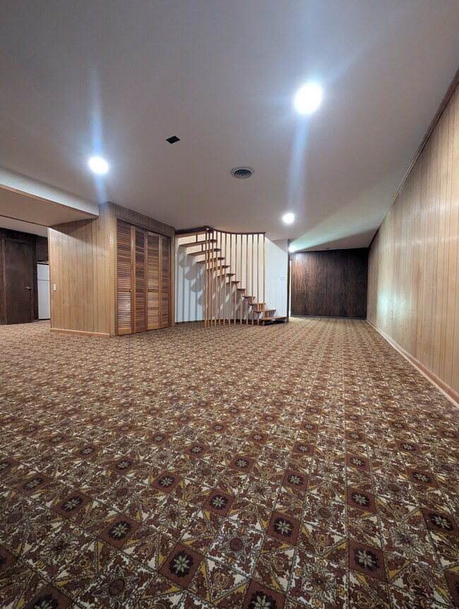 Building Photo - 201 Highland Cir