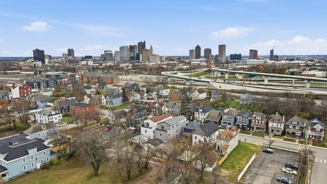 Building Photo - 412 St Clair Ave