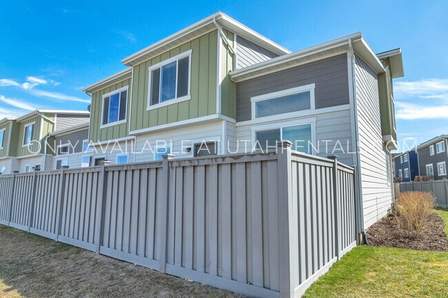 Building Photo - 4249 E Hl Vw Dr