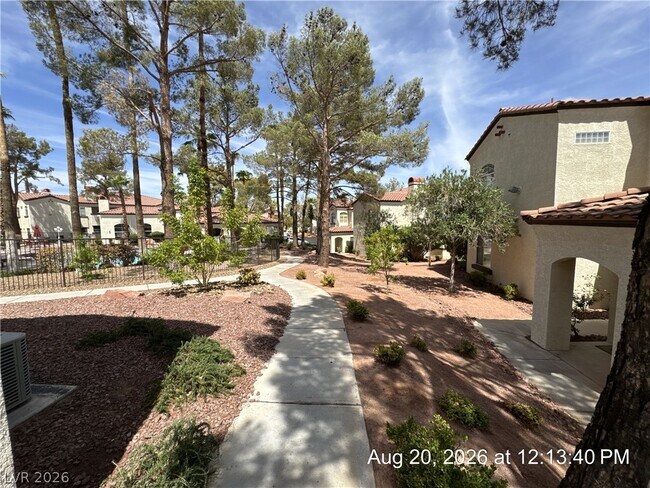 Building Photo - 2975 Bluegrass Ln