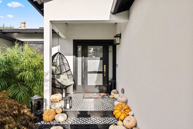 Building Photo - Designer 4BR Retreat with Pool, Indoor-Outdoor Living, and Prime Menlo Park Location