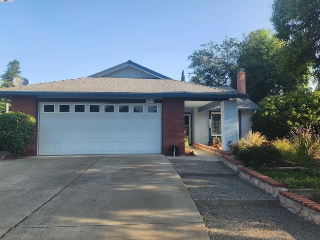 Primary Photo - 1733 Carnation Cir