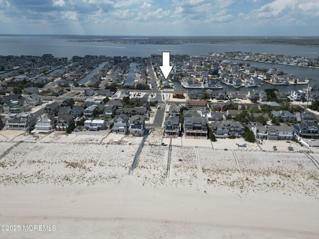 Primary Photo - 300 Bay Ln