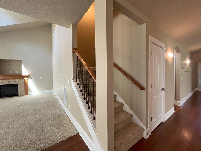 Building Photo - Bright & Airy Home with Granite Kitchen, V...