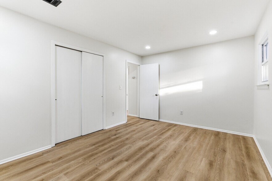 Building Photo - 491 College Dr