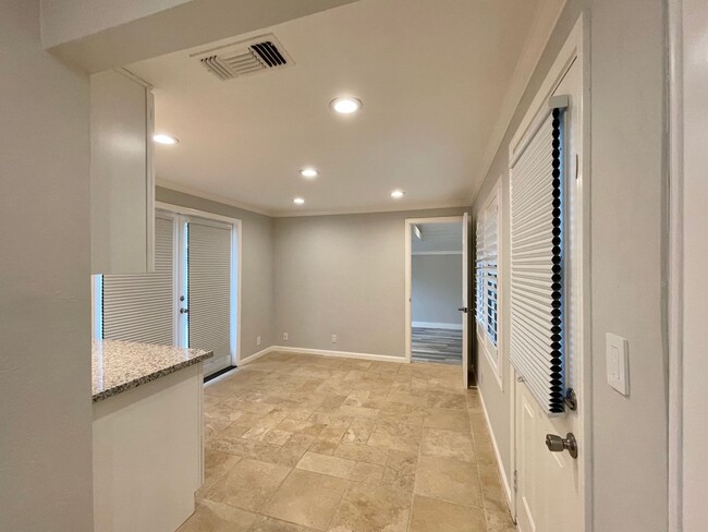 Building Photo - Charming 3 Bedroom 2 Bath Home in Old Town...