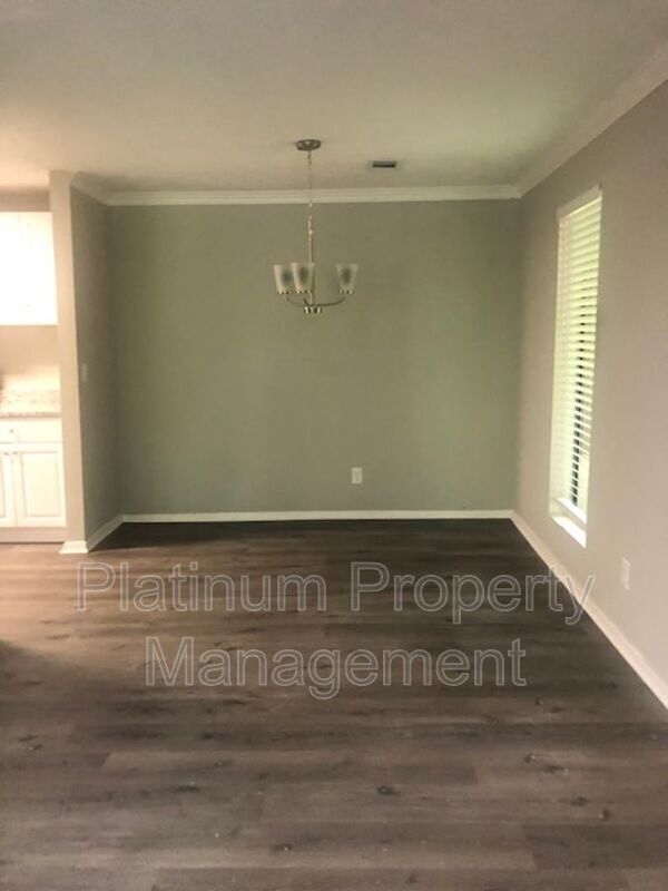 Building Photo - 5557 Mountain Springs Cir