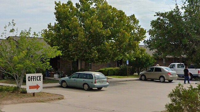 Building Photo - 900 Harmon Ave