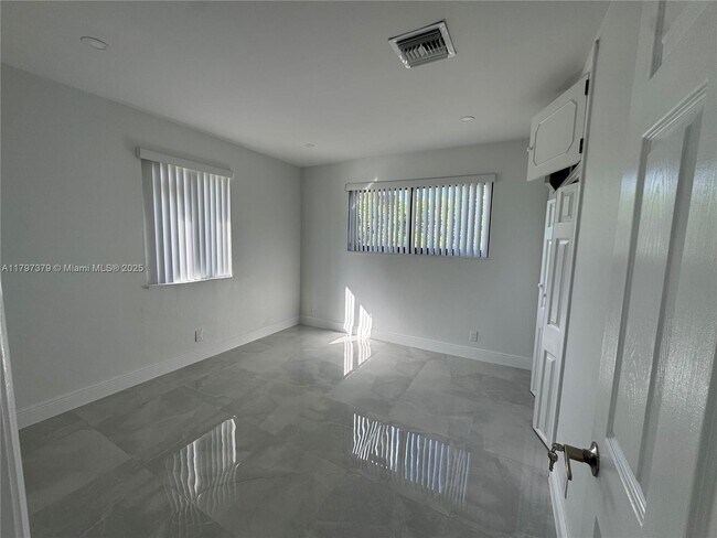 Building Photo - 10055 SW 135th St